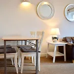 Modern 1 Bedroom Apartment Near The River