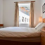 Modern 1 Bedroom Apartment Near The River