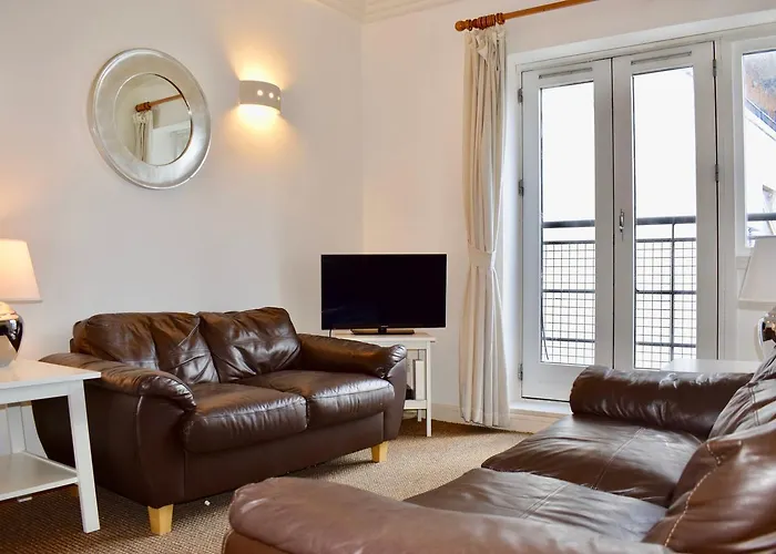 Modern 1 Bedroom Apartment Near The River