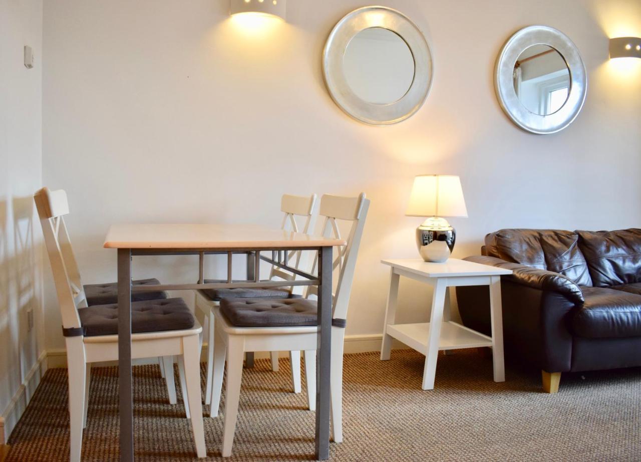 Modern 1 Bedroom Near The River Apartment