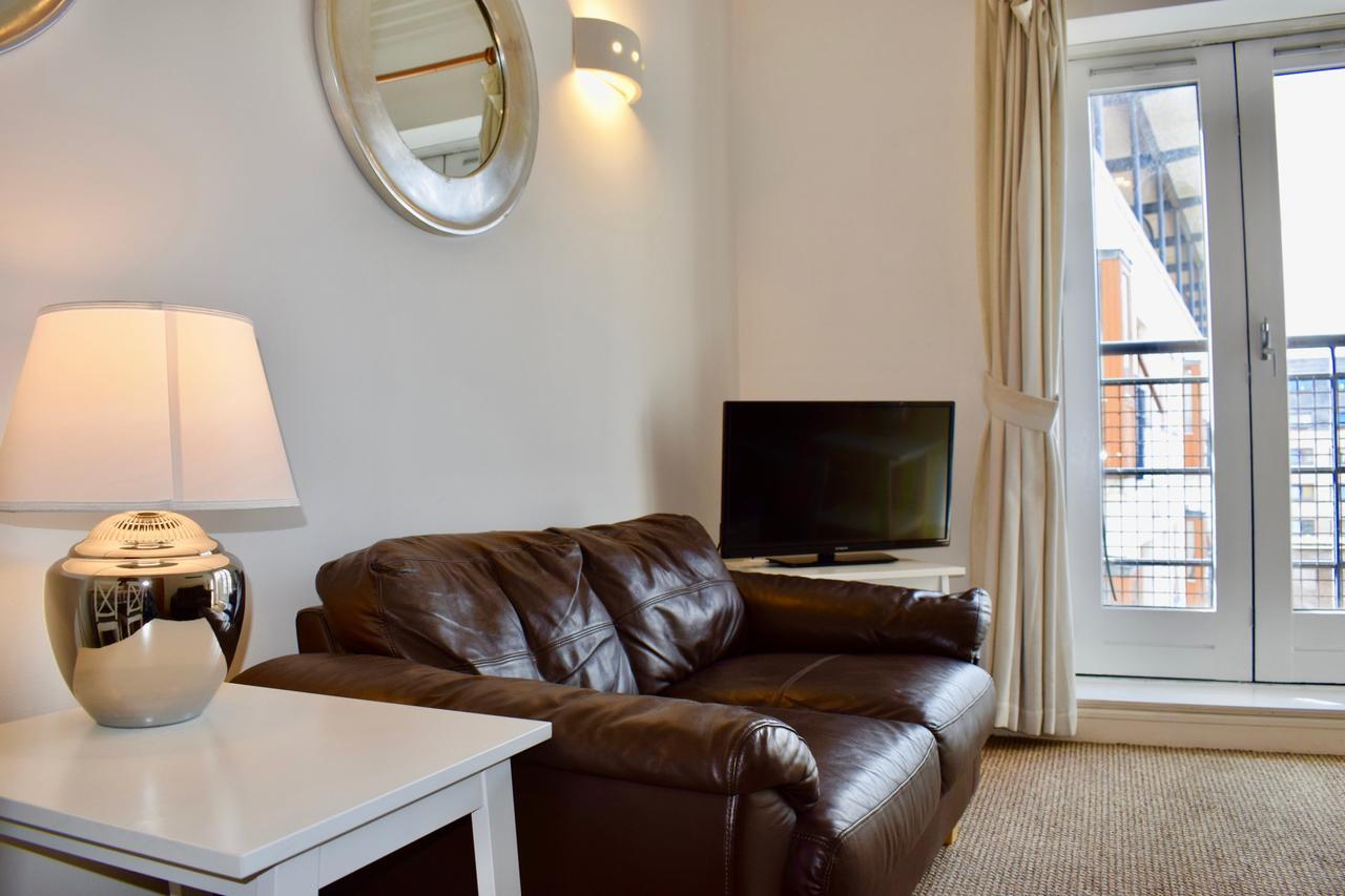 Modern 1 Bedroom Near The River *
